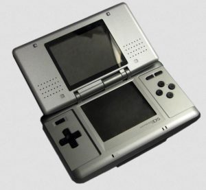 Mit diesem NintendoDS begann alles - vor über 11 Jahren. (Foto: Wikipedia)